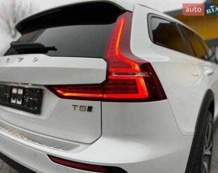 Білий Вольво V60 Cross Country, об'ємом двигуна 1.97 л та пробігом 37 тис. км за 33500 $, фото 30 на Automoto.ua