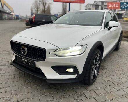 Білий Вольво V60 Cross Country, об'ємом двигуна 1.97 л та пробігом 37 тис. км за 33500 $, фото 2 на Automoto.ua
