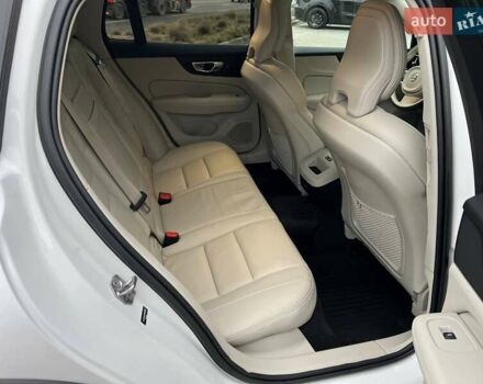 Білий Вольво V60 Cross Country, об'ємом двигуна 1.97 л та пробігом 37 тис. км за 33500 $, фото 11 на Automoto.ua