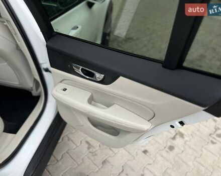 Білий Вольво V60 Cross Country, об'ємом двигуна 1.97 л та пробігом 37 тис. км за 33500 $, фото 13 на Automoto.ua