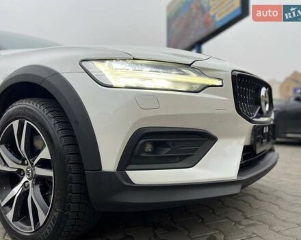 Білий Вольво V60 Cross Country, об'ємом двигуна 1.97 л та пробігом 37 тис. км за 33500 $, фото 35 на Automoto.ua