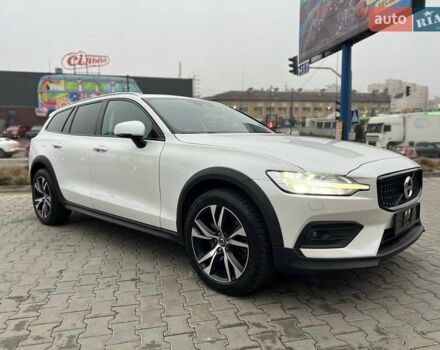Білий Вольво V60 Cross Country, об'ємом двигуна 1.97 л та пробігом 37 тис. км за 33500 $, фото 1 на Automoto.ua