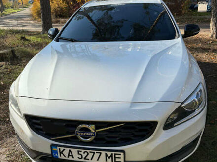 Белый Вольво V60 Cross Country, объемом двигателя 2.5 л и пробегом 99 тыс. км за 17300 $, фото 1 на Automoto.ua