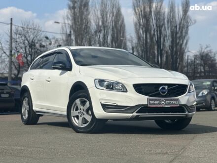 Вольво V60 Cross Country 2016 в Киеве на Automoto.ua Белый Вольво V60 Cross Country, объемом двигателя 2 л и пробегом 194 тыс. км за 16900 $, фото 1 на Automoto.ua