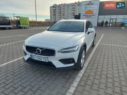 Вольво V60 Cross Country 2019 в Львове на Automoto.ua Белый Вольво V60 Cross Country, объемом двигателя 1.97 л и пробегом 180 тыс. км за 30000 $, фото 1 на Automoto.ua