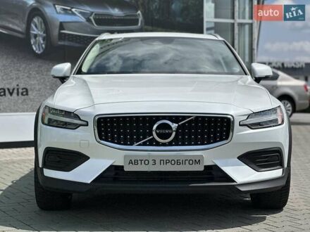 Вольво V60 Cross Country 2020 в Хмельницком на Automoto.ua Белый Вольво V60 Cross Country, объемом двигателя 1.97 л и пробегом 60 тыс. км за 32999 $, фото 1 на Automoto.ua