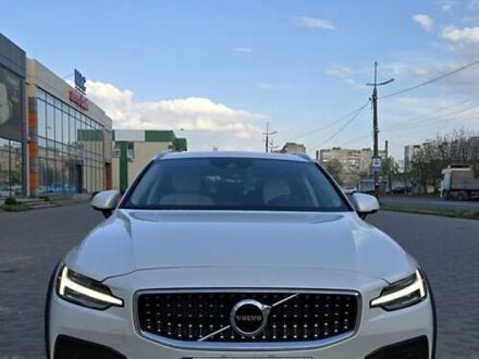 Вольво V60 Cross Country 2020 в Хмельницком на Automoto.ua Белый Вольво V60 Cross Country, объемом двигателя 1.97 л и пробегом 60 тыс. км за 34500 $, фото 1 на Automoto.ua