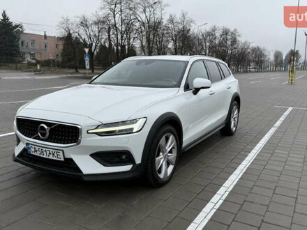 Вольво V60 Cross Country 2020 в Черкассах на Automoto.ua Белый Вольво V60 Cross Country, объемом двигателя 1.97 л и пробегом 219 тыс. км за 29900 $, фото 1 на Automoto.ua