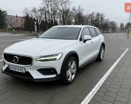 Белый Вольво V60 Cross Country, объемом двигателя 1.97 л и пробегом 219 тыс. км за 29900 $, фото 1 на Automoto.ua