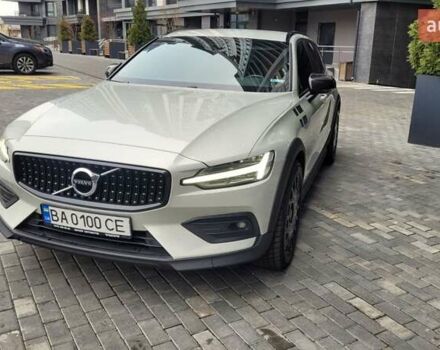 Бежевый Вольво V60 Cross Country, объемом двигателя 1.97 л и пробегом 126 тыс. км за 32500 $, фото 4 на Automoto.ua