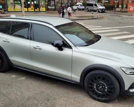 Бежевый Вольво V60 Cross Country, объемом двигателя 1.97 л и пробегом 126 тыс. км за 32500 $, фото 1 на Automoto.ua