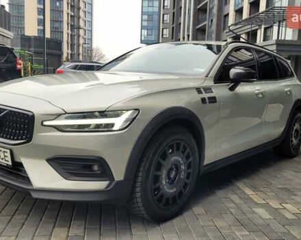 Бежевый Вольво V60 Cross Country, объемом двигателя 1.97 л и пробегом 126 тыс. км за 32500 $, фото 2 на Automoto.ua