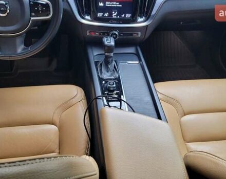 Бежевый Вольво V60 Cross Country, объемом двигателя 1.97 л и пробегом 126 тыс. км за 32500 $, фото 15 на Automoto.ua