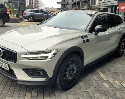 Бежевый Вольво V60 Cross Country, объемом двигателя 1.97 л и пробегом 126 тыс. км за 32500 $, фото 3 на Automoto.ua