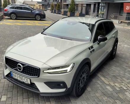 Бежевый Вольво V60 Cross Country, объемом двигателя 1.97 л и пробегом 126 тыс. км за 32500 $, фото 1 на Automoto.ua