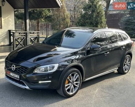Черный Вольво V60 Cross Country, объемом двигателя 1.97 л и пробегом 139 тыс. км за 18900 $, фото 1 на Automoto.ua