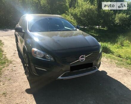 Черный Вольво V60 Cross Country, объемом двигателя 2 л и пробегом 43 тыс. км за 23000 $, фото 1 на Automoto.ua