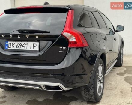 Вольво V60 Cross Country 2018 в Сарнах на Automoto.ua Черный Вольво V60 Cross Country, объемом двигателя 2 л и пробегом 77 тыс. км за 17400 $, фото 37 на Automoto.ua