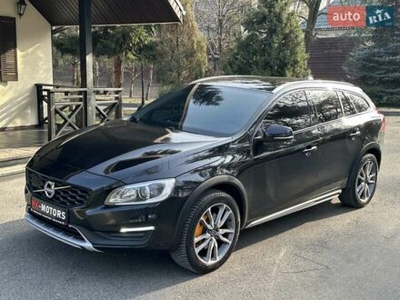 Вольво V60 Cross Country 2016 в Киеве на Automoto.ua Черный Вольво V60 Cross Country, объемом двигателя 1.97 л и пробегом 139 тыс. км за 19600 $, фото 1 на Automoto.ua