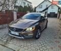 Коричневый Вольво V60 Cross Country, объемом двигателя 2.52 л и пробегом 233 тыс. км за 12700 $, фото 1 на Automoto.ua