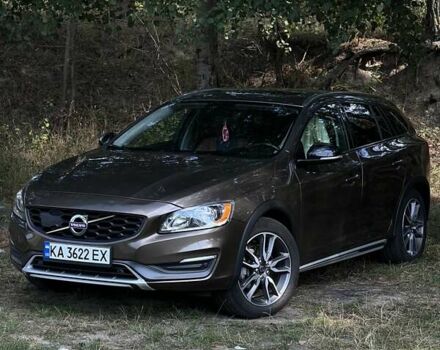 Коричневий Вольво V60 Cross Country, об'ємом двигуна 2.5 л та пробігом 97 тис. км за 18900 $, фото 2 на Automoto.ua