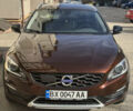 Коричневый Вольво V60 Cross Country, объемом двигателя 2.4 л и пробегом 106 тыс. км за 20400 $, фото 1 на Automoto.ua