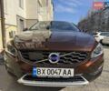 Коричневый Вольво V60 Cross Country, объемом двигателя 2.4 л и пробегом 106 тыс. км за 20400 $, фото 1 на Automoto.ua