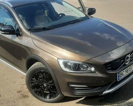 Коричневый Вольво V60 Cross Country, объемом двигателя 2 л и пробегом 215 тыс. км за 18900 $, фото 2 на Automoto.ua