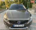 Коричневый Вольво V60 Cross Country, объемом двигателя 2.4 л и пробегом 236 тыс. км за 21900 $, фото 1 на Automoto.ua