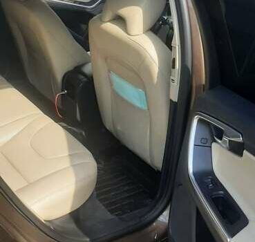 Коричневый Вольво V60 Cross Country, объемом двигателя 2 л и пробегом 215 тыс. км за 18900 $, фото 3 на Automoto.ua