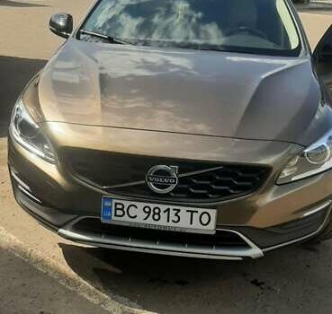 Коричневый Вольво V60 Cross Country, объемом двигателя 2 л и пробегом 215 тыс. км за 18900 $, фото 4 на Automoto.ua