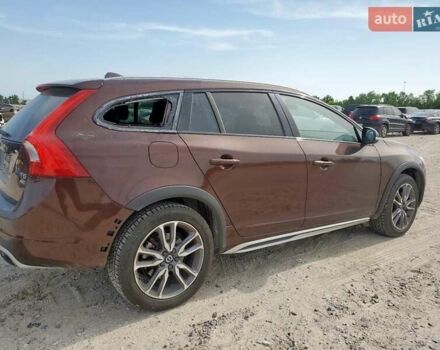 Коричневый Вольво V60 Cross Country, объемом двигателя 2 л и пробегом 80 тыс. км за 2500 $, фото 2 на Automoto.ua