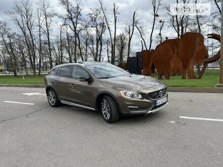 Коричневий Вольво V60 Cross Country, об'ємом двигуна 2.5 л та пробігом 97 тис. км за 19900 $, фото 1 на Automoto.ua