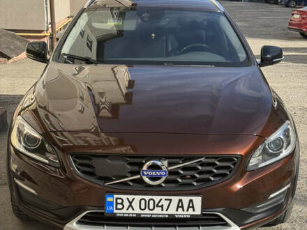 Вольво V60 Cross Country 2016 в Хмельницком на Automoto.ua Коричневый Вольво V60 Cross Country, объемом двигателя 2.4 л и пробегом 106 тыс. км за 20400 $, фото 1 на Automoto.ua