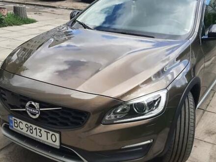 Вольво V60 Cross Country 2017 в Львове на Automoto.ua Коричневый Вольво V60 Cross Country, объемом двигателя 2 л и пробегом 215 тыс. км за 18900 $, фото 1 на Automoto.ua