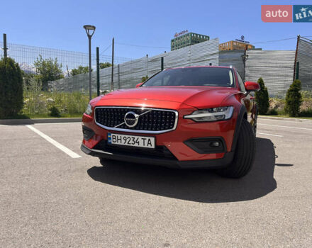 Красный Вольво V60 Cross Country, объемом двигателя 1.97 л и пробегом 31 тыс. км за 35000 $, фото 1 на Automoto.ua
