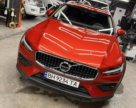 Красный Вольво V60 Cross Country, объемом двигателя 1.97 л и пробегом 31 тыс. км за 35000 $, фото 1 на Automoto.ua
