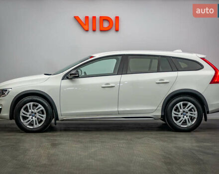 Вольво V60 Cross Country, объемом двигателя 2.4 л и пробегом 154 тыс. км за 20789 $, фото 2 на Automoto.ua