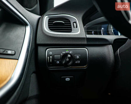 Вольво V60 Cross Country, объемом двигателя 2.4 л и пробегом 154 тыс. км за 20789 $, фото 13 на Automoto.ua