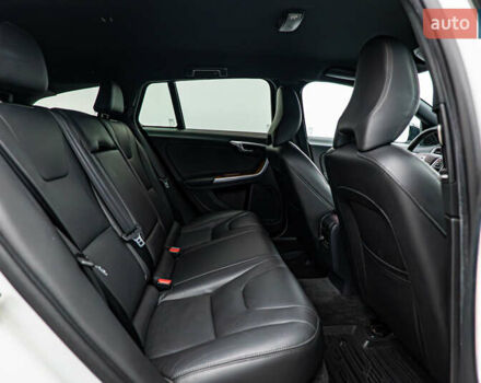 Вольво V60 Cross Country, объемом двигателя 2.4 л и пробегом 154 тыс. км за 20789 $, фото 18 на Automoto.ua