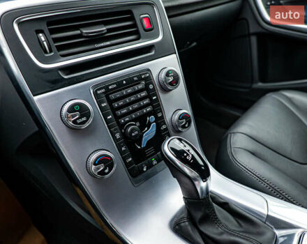 Вольво V60 Cross Country, об'ємом двигуна 2.4 л та пробігом 81 тис. км за 21291 $, фото 16 на Automoto.ua