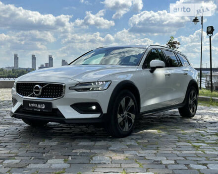 Вольво V60 Cross Country, объемом двигателя 1.97 л и пробегом 100 тыс. км за 36980 $, фото 1 на Automoto.ua