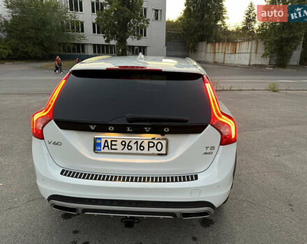 Вольво V60 Cross Country, объемом двигателя 2.5 л и пробегом 140 тыс. км за 16900 $, фото 1 на Automoto.ua