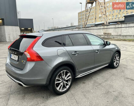Серый Вольво V60 Cross Country, объемом двигателя 1.97 л и пробегом 225 тыс. км за 16000 $, фото 3 на Automoto.ua