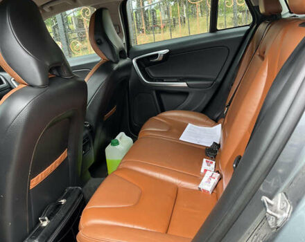 Серый Вольво V60 Cross Country, объемом двигателя 2.4 л и пробегом 172 тыс. км за 20500 $, фото 7 на Automoto.ua