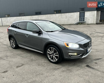 Серый Вольво V60 Cross Country, объемом двигателя 1.97 л и пробегом 225 тыс. км за 16000 $, фото 5 на Automoto.ua