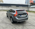 Серый Вольво V60 Cross Country, объемом двигателя 1.97 л и пробегом 225 тыс. км за 16000 $, фото 1 на Automoto.ua