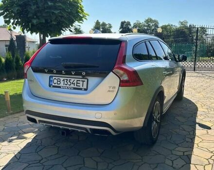 Сірий Вольво V60 Cross Country, об'ємом двигуна 2.5 л та пробігом 146 тис. км за 16900 $, фото 2 на Automoto.ua