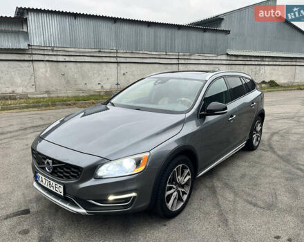Серый Вольво V60 Cross Country, объемом двигателя 1.97 л и пробегом 225 тыс. км за 16000 $, фото 2 на Automoto.ua