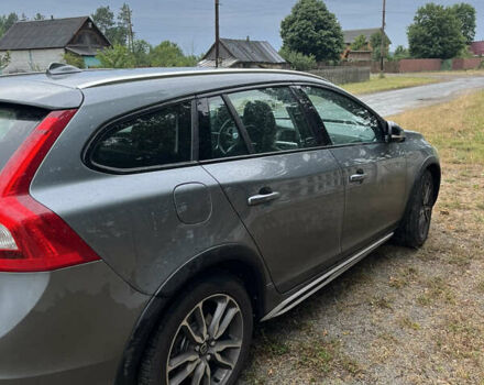 Серый Вольво V60 Cross Country, объемом двигателя 2.4 л и пробегом 172 тыс. км за 20500 $, фото 3 на Automoto.ua